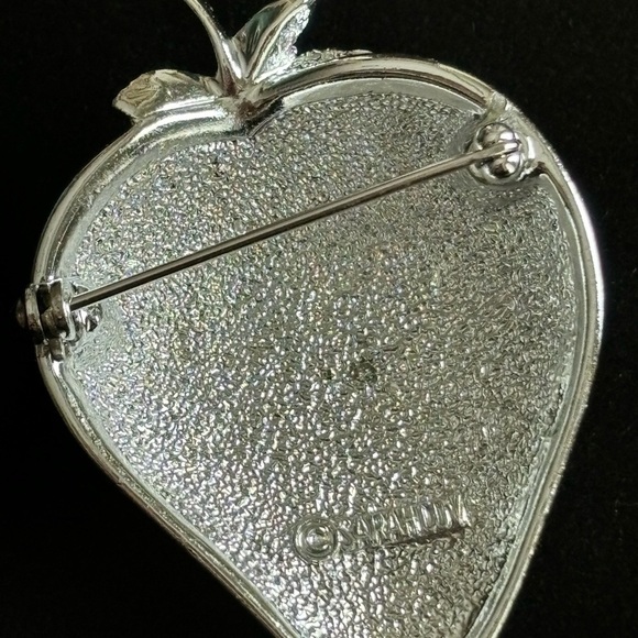 Sarah Coventry 1968 Silver toned  Strawberry Brooch - Picture 4 of 7